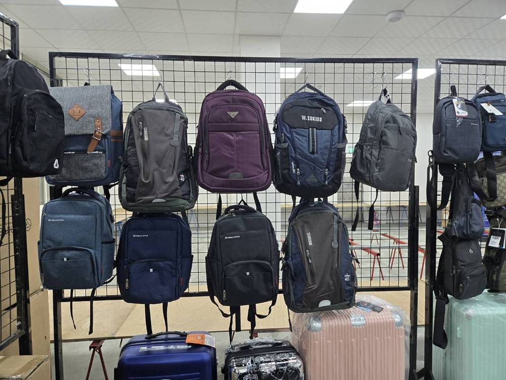 桃園八德行李箱特賣會,工廠直營廠拍,最低990元起,胖胖箱、前開式行李箱、包包 15 桃園八德行李箱特賣會,工廠直營廠拍,最低990元起,胖胖箱、前開式行李箱、包包