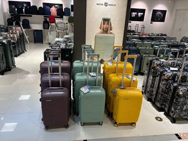 嘉義遠東百貨行李箱特賣會，登機箱990元起，胖胖箱、前開式行李箱、包包任你挑