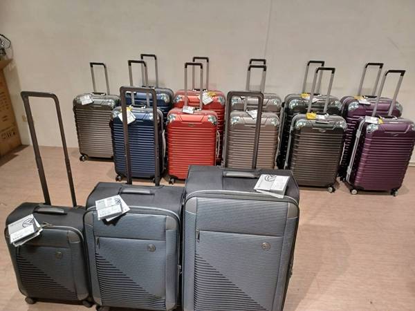 誠品生活高雄大遠百行李箱特賣會,登機箱990元起,胖胖箱、前開式行李箱、包包任你挑 5 誠品生活高雄大遠百行李箱特賣會,登機箱990元起,胖胖箱、前開式行李箱、包包任你挑