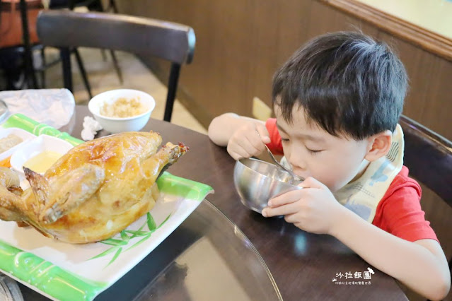 『台灣磚窯雞平鎮店』桃園人氣烤雞，雞油飯免費吃