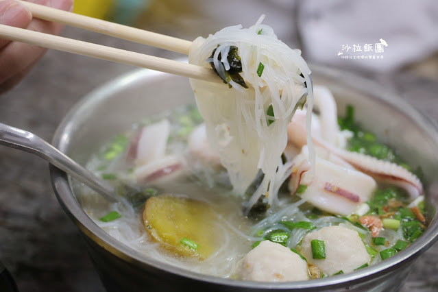 花蓮美食『單一純賣雞湯小卷米粉』免費加湯加米粉