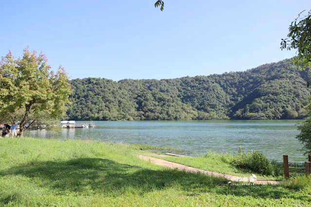 宜蘭【梅花湖風景區】腳踏車、搭船環湖、餵魚，免費親子景點