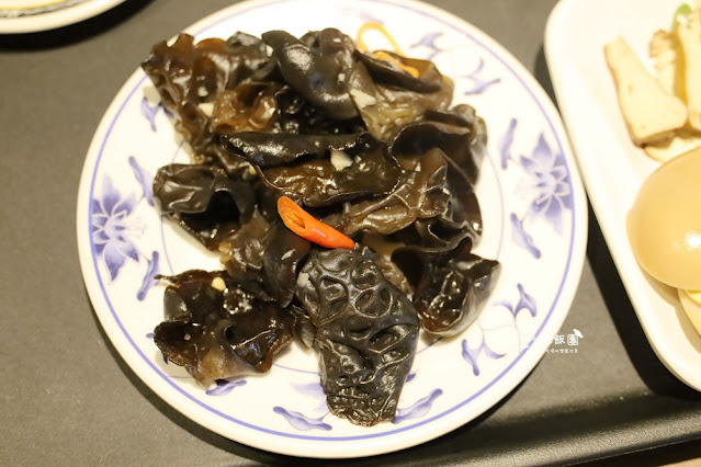 桃園牛肉麵吃到飽『呷飽牛肉麵南平店』加麵加湯免費，豆花、咖啡飲料無限供應