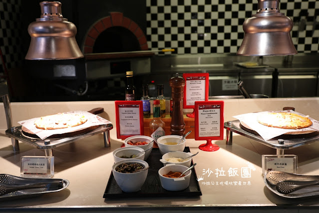 台北車站吃到飽『台北凱撒大飯店Checkers自助餐廳』威靈頓牛排、紅白酒、啤酒喝到飽