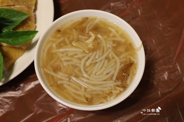 陽明山美食竹子湖高人氣土雞『冠宸食館』11點就爆滿