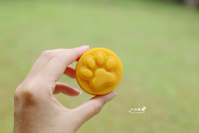 飯店史上最萌中秋禮盒！萌虎手掌月餅、發光禮盒美味又療癒