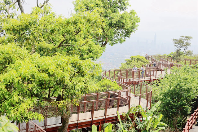 漫步雲端S型空中步道『碧山巖露營場』內湖約會景點，視野超棒