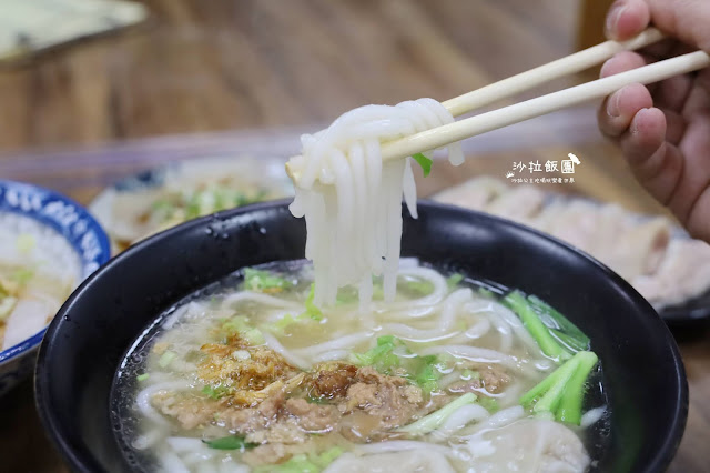 三峽老街美食/人氣排隊店『古伯手工米苔目』粄條/米苔目/各式小菜