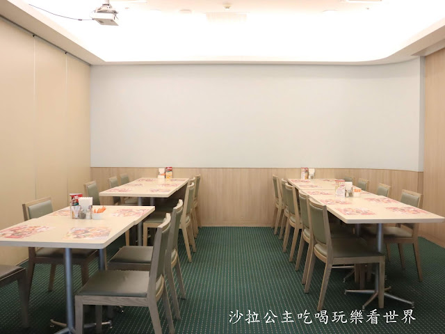 台北美食/下午茶『Royal Host樂雅樂家庭餐廳』女孩兒最愛的草莓季/捷運南港展覽館站