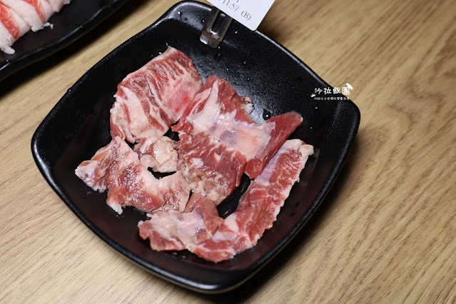 燒肉火鍋吃到飽店內居然有兒童遊戲區『千兵衛日式燒肉火鍋吃到飽』空間很大用餐很舒適