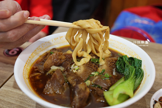 五結美食『吃香牛肉麵(新址)』茄汁牛肉麵、水餃