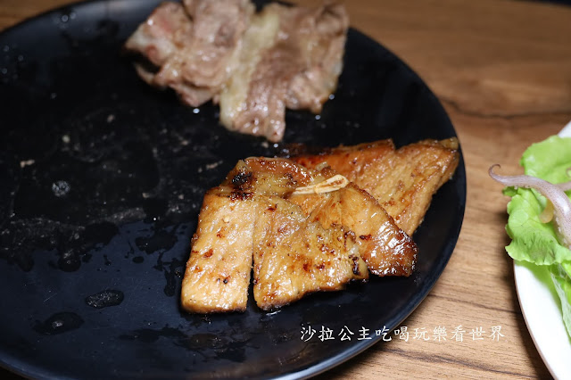 板橋燒烤吃到飽『燒惑日式炭火燒肉店(板橋店)』瓶裝啤酒無限暢飲/壽星雪花黑牛蛋糕/打卡優惠/捷運新埔站