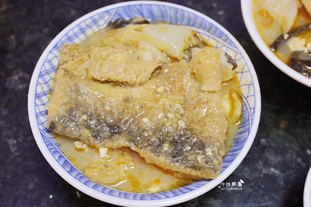 嘉義必吃人氣美食『林聰明沙鍋魚頭』連雞肉飯都好吃