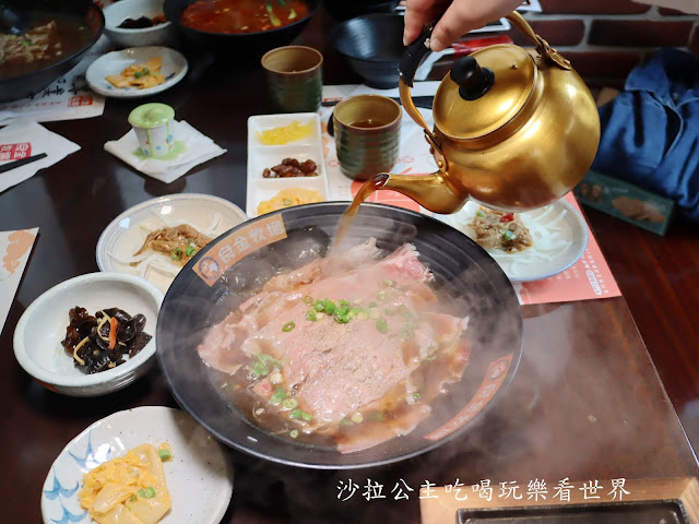 金門必吃美食/唯一在地養殖『良金牧場(貞節牌坊店)』牛肉麵/霜淇淋無限供應/金門必買伴手禮牛肉乾