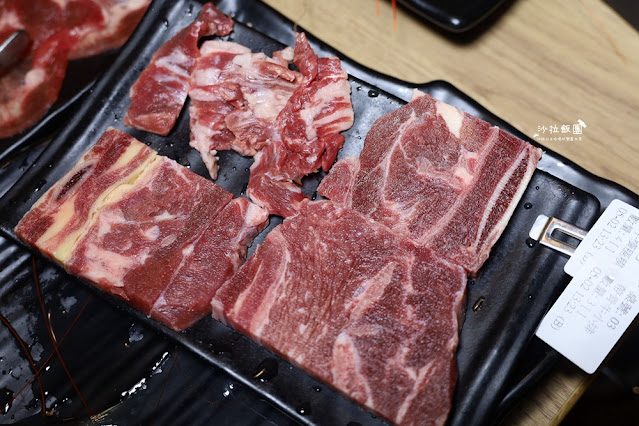 燒肉火鍋吃到飽店內居然有兒童遊戲區『千兵衛日式燒肉火鍋吃到飽』空間很大用餐很舒適