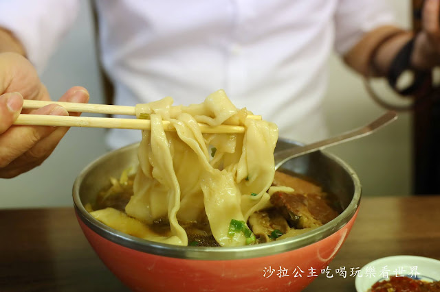 萬華西門町美食『老山東牛肉麵』70年老店.2020米其林必比登推薦.萬年大樓