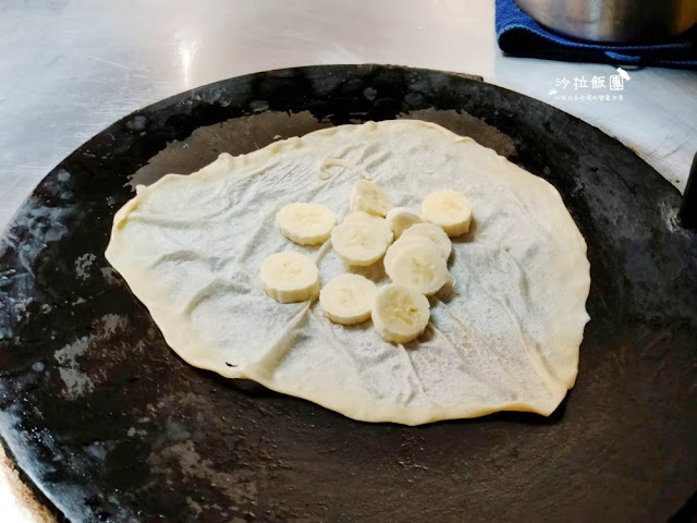 士林夜市美食『阿德泰式煎餅&奶茶』泰式奶茶和香蕉煎餅