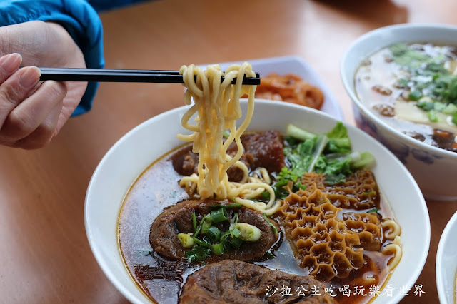 宜蘭頭城必吃排隊美食『龍記牛肉麵』限量牛三寶麵晚來吃不到