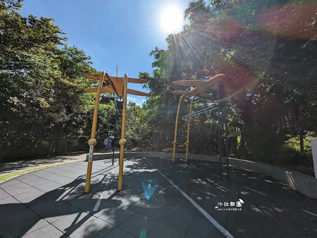 新北親子景點林口樂活公園捷運主題公園，4米高「車廂溜滑梯」超刺激