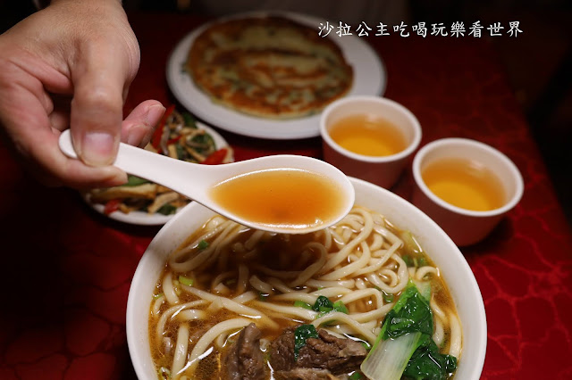 西門町美食.60年老店『一條龍餃子館』牛肉麵.菜單.捷運西門站