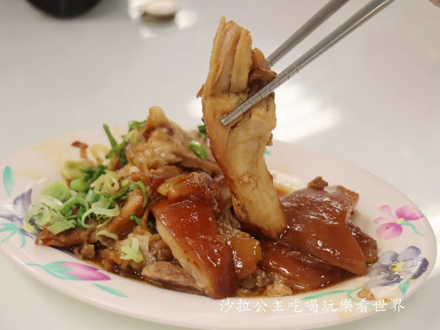 三重美食/小吃『五燈獎豬腳魯肉飯』三重四大滷肉飯/韓國白鐘元來台推薦小吃/辣蘿蔔無限供應