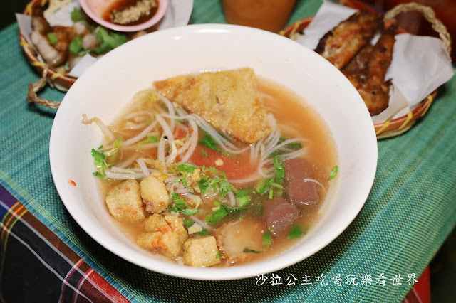 士林美食『哈哈羅55泰式船麵米粉湯(士林店)』菜單、泰式米粉湯、近士林夜市