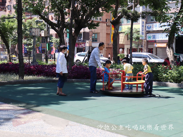 蘆洲親子公園『尼加拉瓜公園』溜滑梯/盪鞦韆