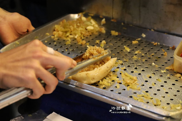 逢甲夜市美食『官芝霖大腸包小腸(逢甲店)』排隊人氣小吃/多種口味/老店