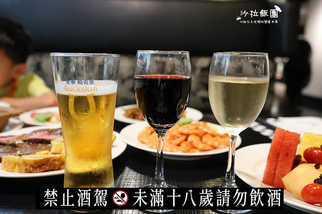 台北車站吃到飽『台北凱撒大飯店Checkers自助餐廳』威靈頓牛排、紅白酒、啤酒喝到飽