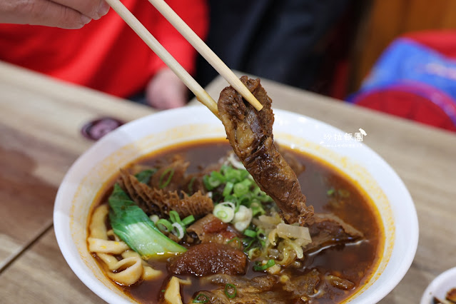 五結美食『吃香牛肉麵(新址)』茄汁牛肉麵、水餃