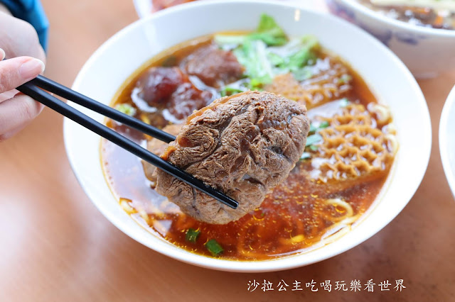 宜蘭頭城必吃排隊美食『龍記牛肉麵』限量牛三寶麵晚來吃不到