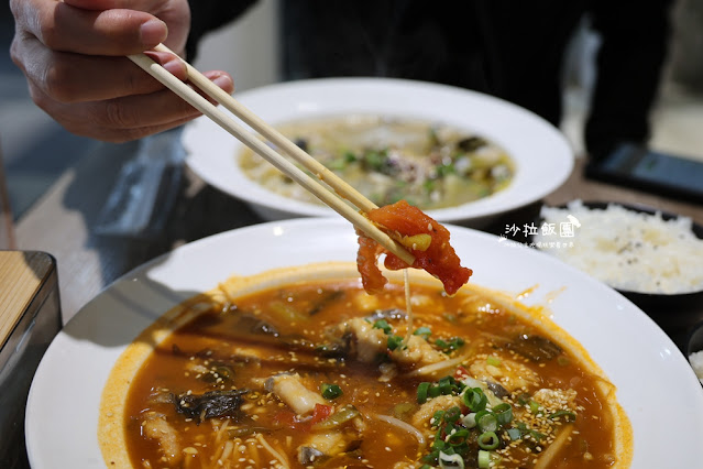 板橋美食『官小二酸菜魚』一個人也可以吃