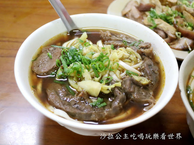 桃園美食/人氣排隊店『巧合珍牛肉麵(總店)』春日路/中藥湯頭/附停車場/老店