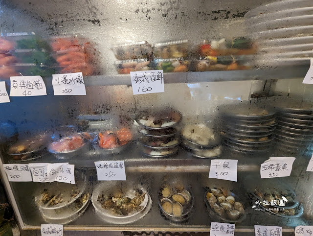 欣欣麵館不是麵店，人氣超旺的海鮮店，幸運吃到