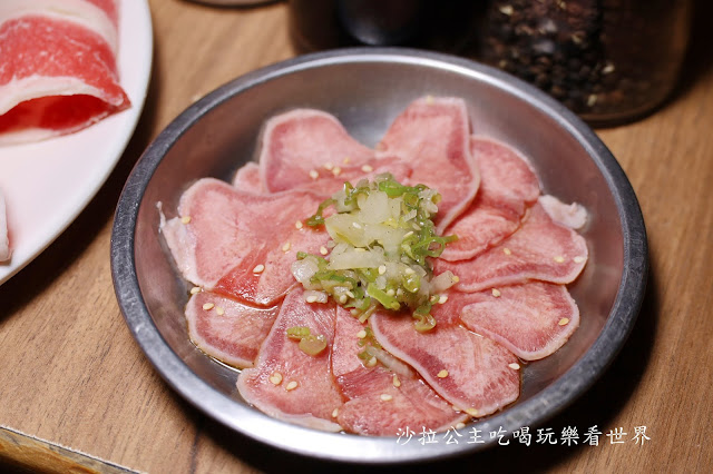 板橋燒烤吃到飽『燒惑日式炭火燒肉店(板橋店)』瓶裝啤酒無限暢飲/壽星雪花黑牛蛋糕/打卡優惠/捷運新埔站