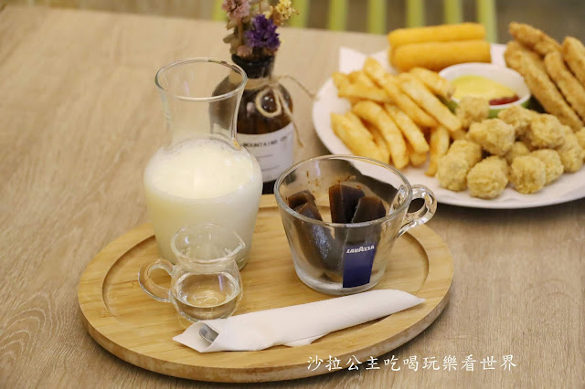 士林美食/下午茶/親子友善『OTIS Café』義大利麵/會議包廂租用/士林舊街文創市集旁/捷運士林站