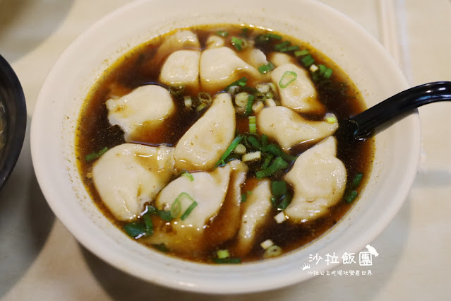 光華商圈『銀記手擀刀切牛肉麵』飲料喝到飽，捷運忠孝新生站