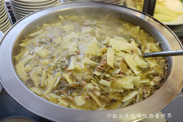 宜蘭員山美食『望龍埤鵝肉攤』20元鵝肉湯麵.米粉.白飯.炒米粉吃到飽/免費停車