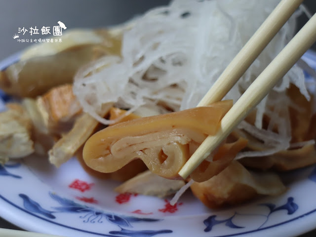 大稻埕百年老店『阿華鯊魚煙』近慈聖宮/水餃/鯊魚烟