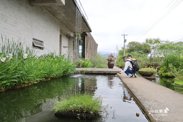 宜蘭景點『勝洋水草休閒農場』釣魚、划竹筏、溫泉魚、玩水、落羽松、IG彩虹傘、DIY