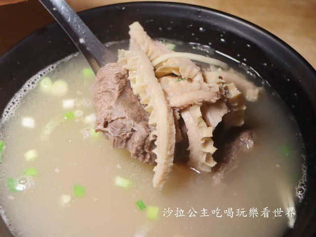 澎湖美食.澎湖早餐『北新橋牛雜湯』『香亭土魠魚羹』不一樣的早餐/文康街