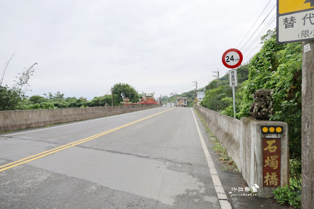 頭城美食車子不會到浮誇系美食『流水森林』上面在吃東西下面在被魚吃吃