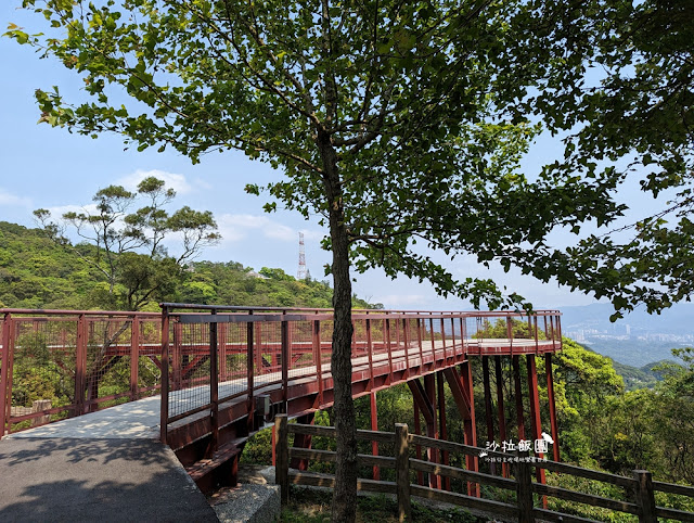 漫步雲端S型空中步道『碧山巖露營場』內湖約會景點，視野超棒