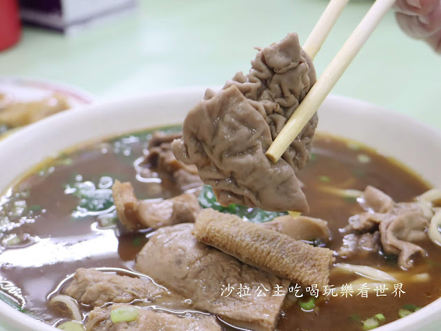 北投美食『吳家牛肉麵』韓國白鐘元推薦三寶麵/菜單/北投人氣排隊老店/宵夜