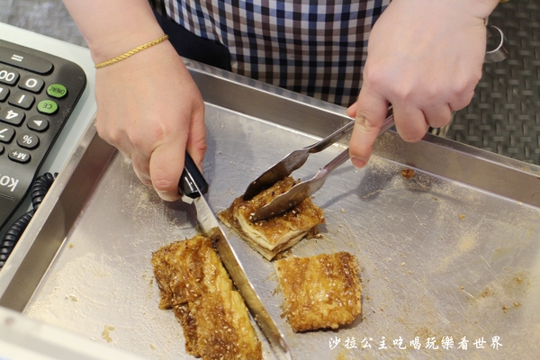 天母人氣美食『維縈家鄉碳烤雞排』士林夜市排隊小吃/天母市集對面