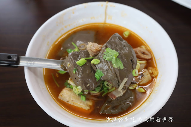 宜蘭員山美食『望龍埤鵝肉攤』20元鵝肉湯麵.米粉.白飯.炒米粉吃到飽/免費停車