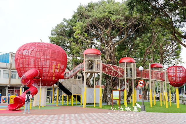 三重蘋果公園『同安36公園』旋轉滑梯、毛毛蟲盪鞦韆