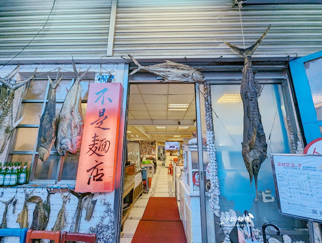 欣欣麵館不是麵店，人氣超旺的海鮮店，幸運吃到