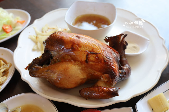 宜蘭壯圍美食『大嵌城甕缸雞』烤雞不錯，熱炒價格平實