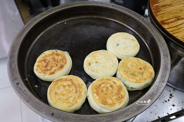 北投美食『燈亮有餅北投山東蔥油餅』想吃厚餅請等40分鐘